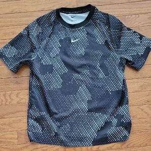 Nike Black and White Short Sleeve Tee with Geometric Design